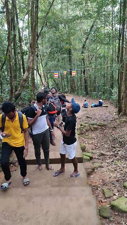 මොක්කුද බං මේ 😡 සිරිපාදේ යන්නේ ආතල් එකට නෙවෙයි 😥 #srilanka #sri_lanka #srilankanews #sripada #lanka