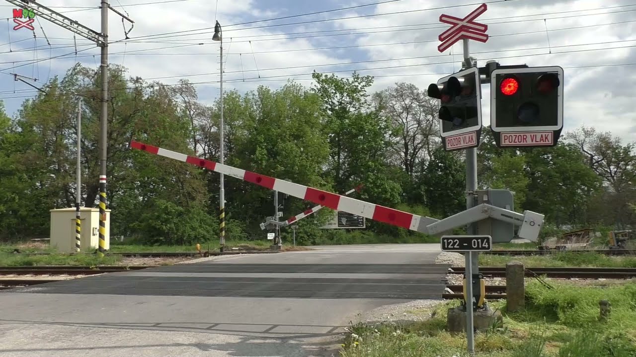 Železniční přejezd Dívčice [P1139] - 12.5.2022 / Czech railroad crossing