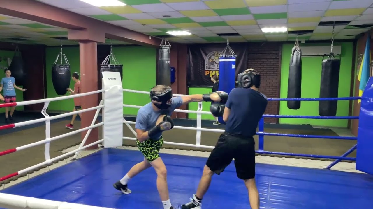 Возний Іван Ринг - Осадчук Роман спаринг 1 раунд