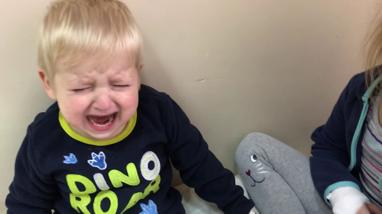 Валик и Василиса попали в больницу - YouTube