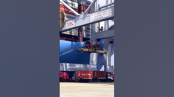 Tàu Container lớn của Maersk cập cảng và xếp dỡ tại cảng Cái Mép, Việt Nam #xuatnhapkhau #logistics