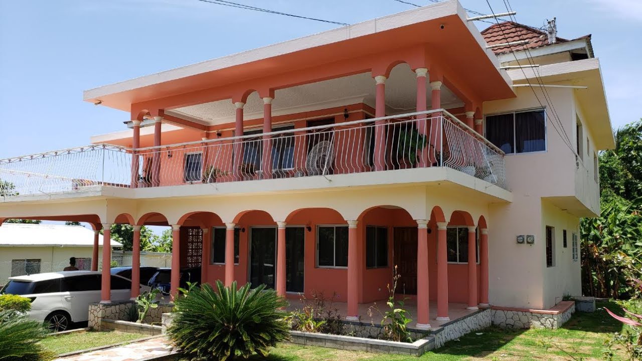 8 Bedroom 6 Bathroom House For Sale in Seville Heights, Hibiscus Way