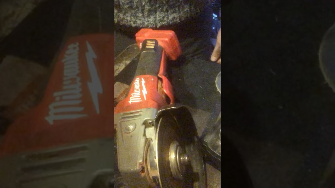 Угловая шлифовальная машина Milwaukee M18 Fuel: инструкция по замене отрезного диска с помощью фу...