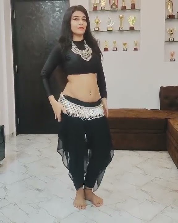 Khalnayak - Choli ke Peeche Belly dance by Hema Negi