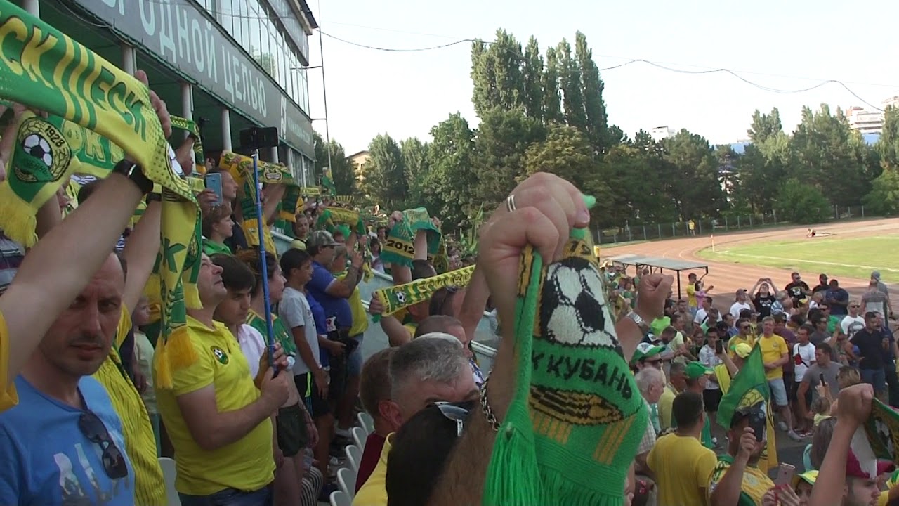 Александр Плошник поднимает флаг под гимн "Кубани" - YouTube