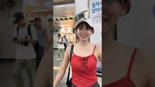 家族と韓国旅行に行った志田音々さんの露出がヤバい　＃志田音々 ＃ノースリーブ　＃脇　＃腋　＃脇汗　＃ワキガ