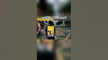 Fashionable display of LCD backpack personality#digitalsignage #walkingbillboards #lcd #screen