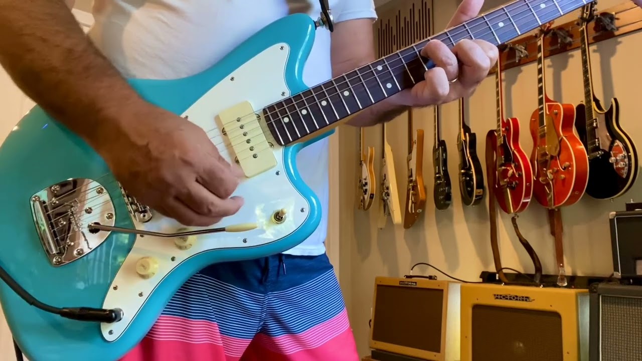 Shure MoveMic 88+ on Victoria Vicky Verb and Regal II with Fender Player II Jazzmaster 