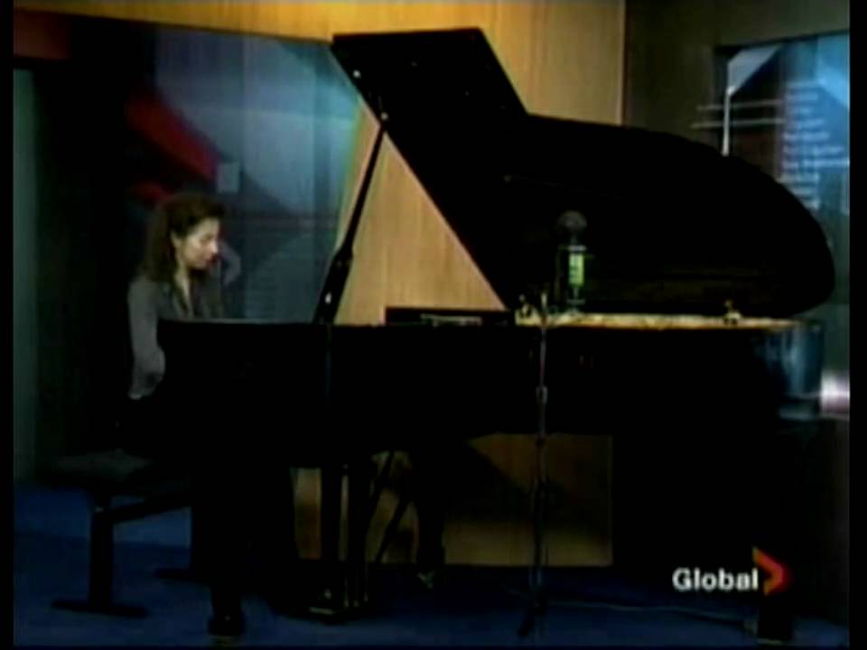Angela Hewitt plays Chopin's Nocturne live on Global TV News