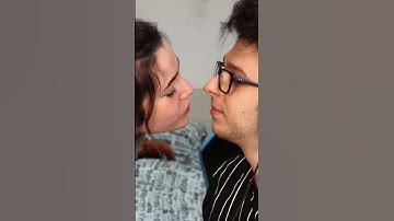 IL PRIMO BACIO DI KENDAL E CARLY #shorts