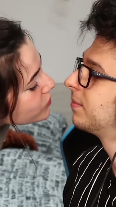 IL PRIMO BACIO DI KENDAL E CARLY #shorts