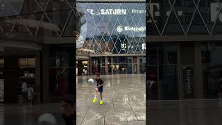 Zeil Frankfurt..#city #football #soccer #shopping #freestyle #streetstyle #jonglieren