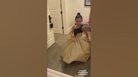 Thumbnail of Las Kardashians celebran su tradicional cena de Navidad.