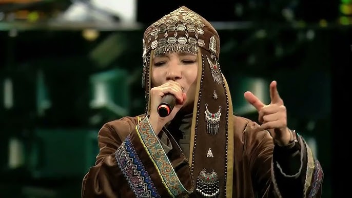 Жеке порно: екі адам әйелін ұрып жатыр