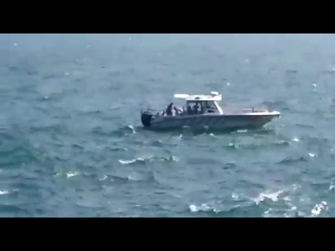La Armada y Cuerpo de Bomberos SDE rescatan este viernes 5-5-2017 una mujer cayó al mar Caribe en la