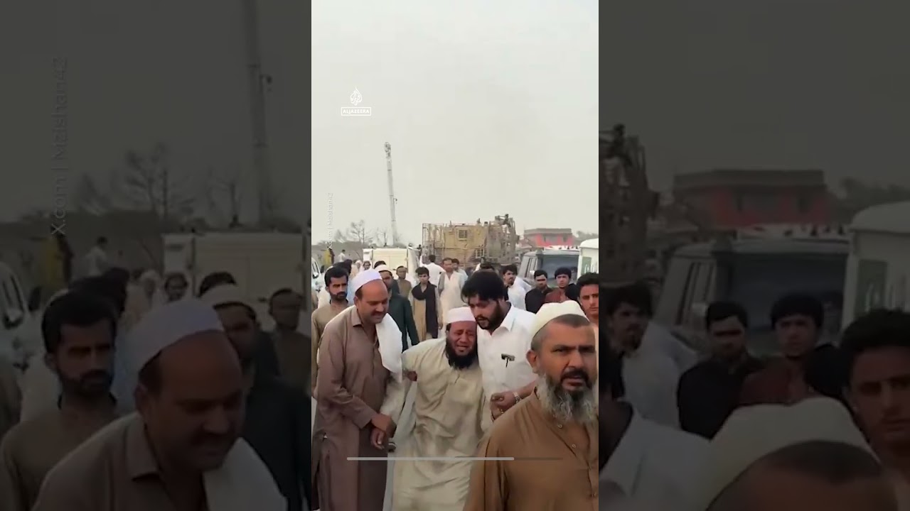 هجوم سيارة مفخخة مميت يستهدف نقطة تفتيش في شمال غرب باكستان | AJ #shorts