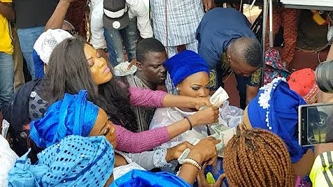 Desmond Eliot,Fathia Balogun,Fali Werepe Dance As They Shower Dayo Amusa Money At Her Dad's Burial