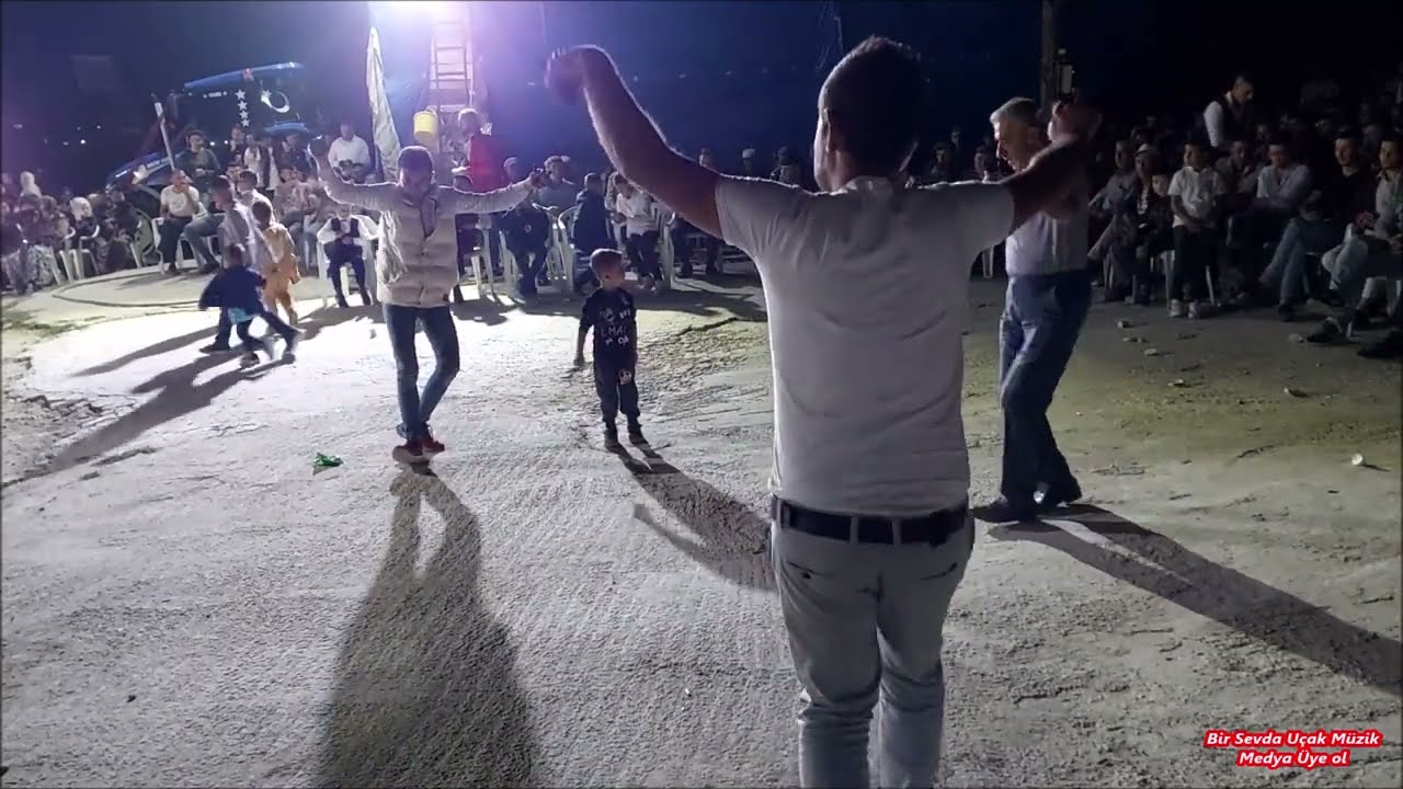 Mehmet Kapal Hele yandım Çiftetelliye taşa vurdum kazmayı çicek dagı Tabancamın demiri Anasına kı19