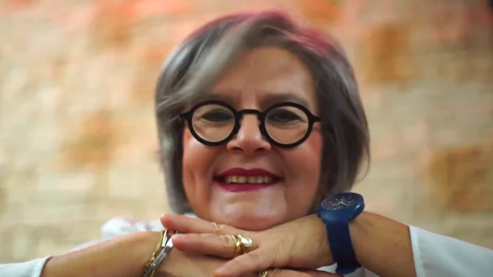 Roberta D'Angelo - DUE TERZI DI VITA - Official vi...