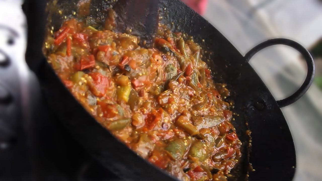 How To Make Brinjal Tomato Curry Recipe - Country Street Food - Street Food - Machilipatnam | Myna Street Food