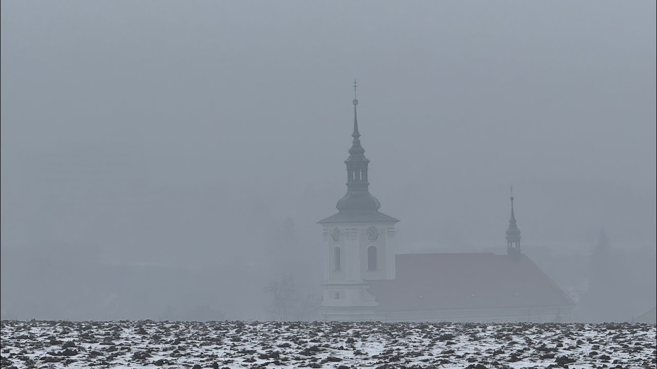Mlha hustá tak, že by se dala krájet.