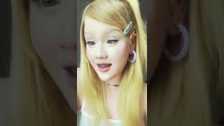 2000s Makeup On Blondie Hair #2000s #makeup