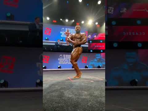 Watching @hadi_choopan pose at the pre-judging! Check out the live stream @ArnoldSportsFestival
