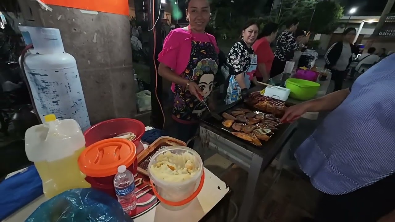 Caminando hacia la plaza de mi #Chavinda #yonacíenchavinda 8 de marzo 