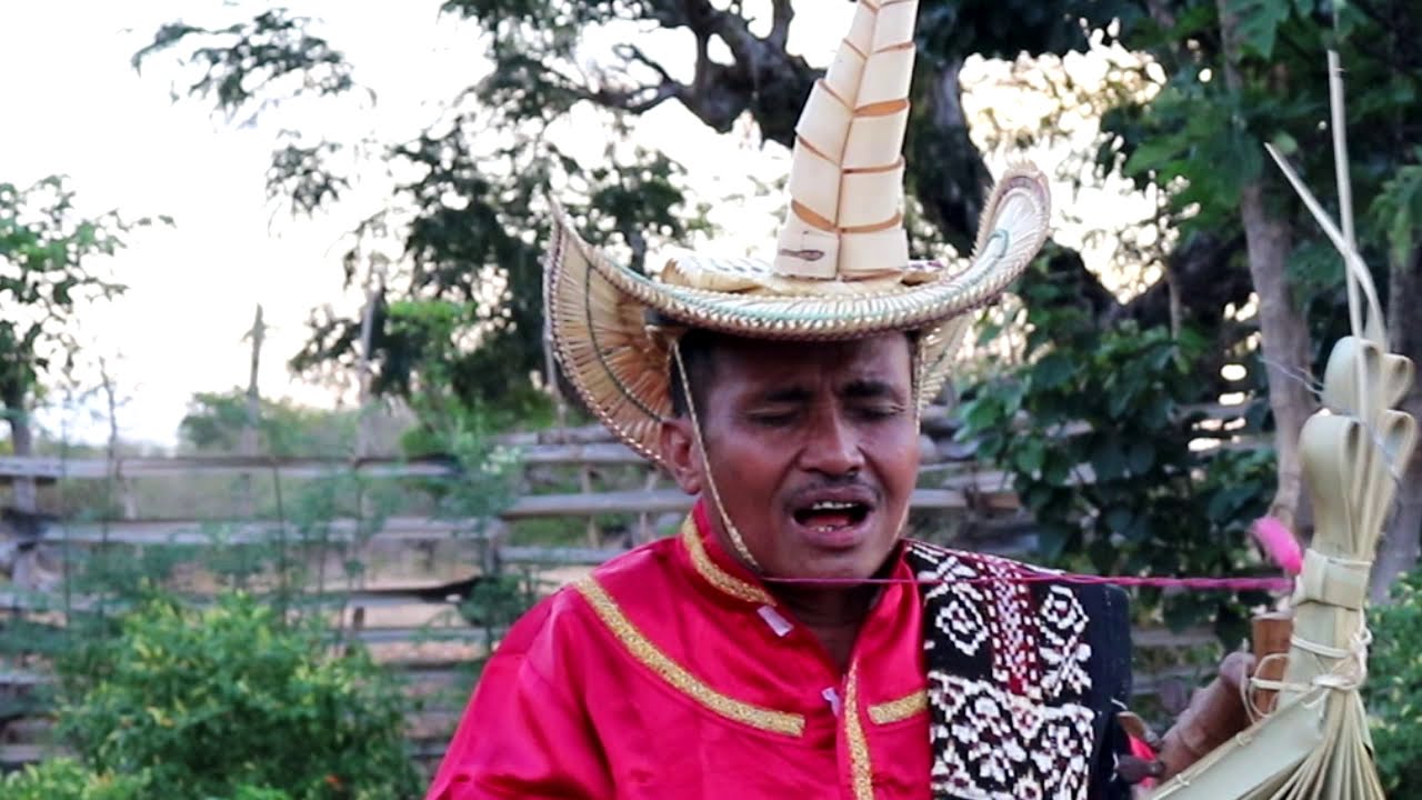 Suara asli Sasando gong oleh Nicodemus Haon