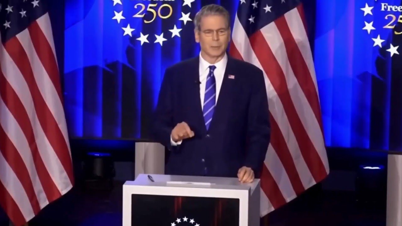 Скотт Бессент жестоко раскритиковал Гэвина «Патрика Бейтмана» Ньюсома в Давосе.