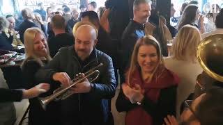 Почна Предновогодишната Еуфорија По Скопските Локали