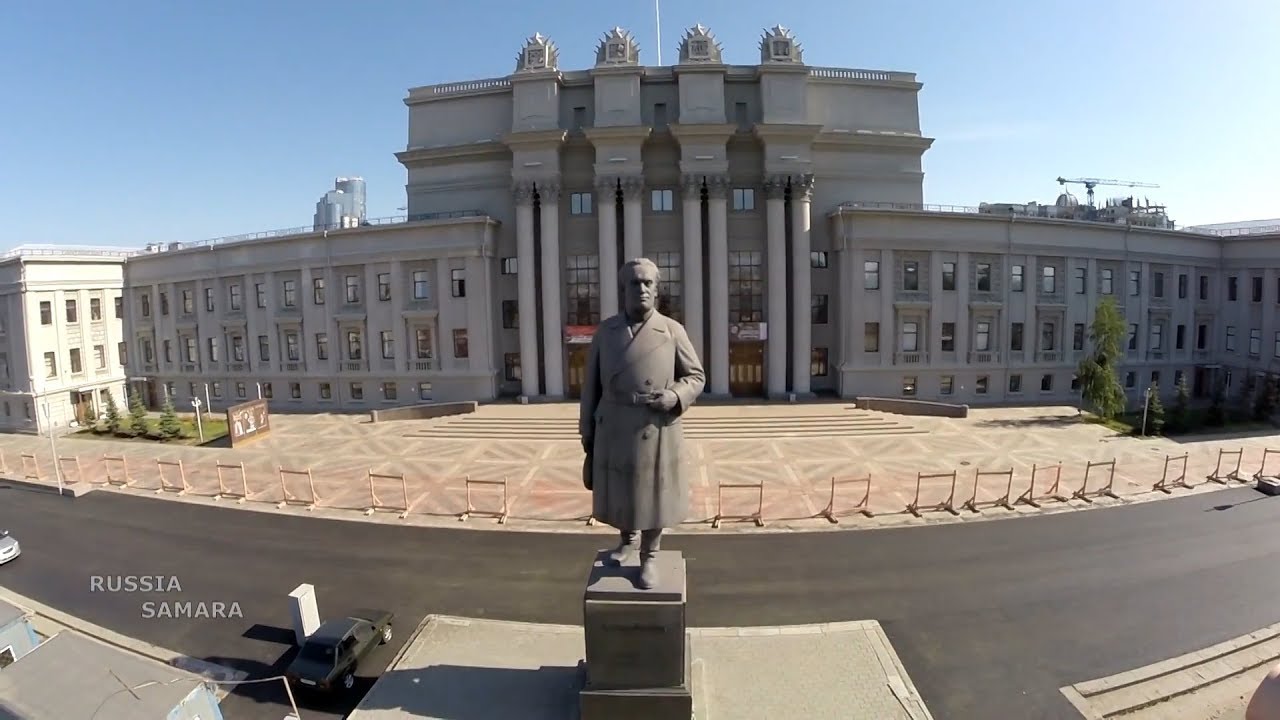 Большой куйбышев. Площадь Куйбышева. Самарская площадь Куйбышева. Площадь Куйбышева самая большая площадь. Площадь Куйбышева в Самаре самая большая в Европе.