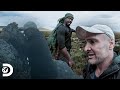 Ed pende de una roca para no caer al vacío | Ed Stafford: Contra Todos | Discovery Latinoamérica