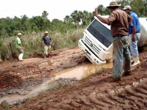 caminhao do laborges  sendo destruido!! "resp gean"