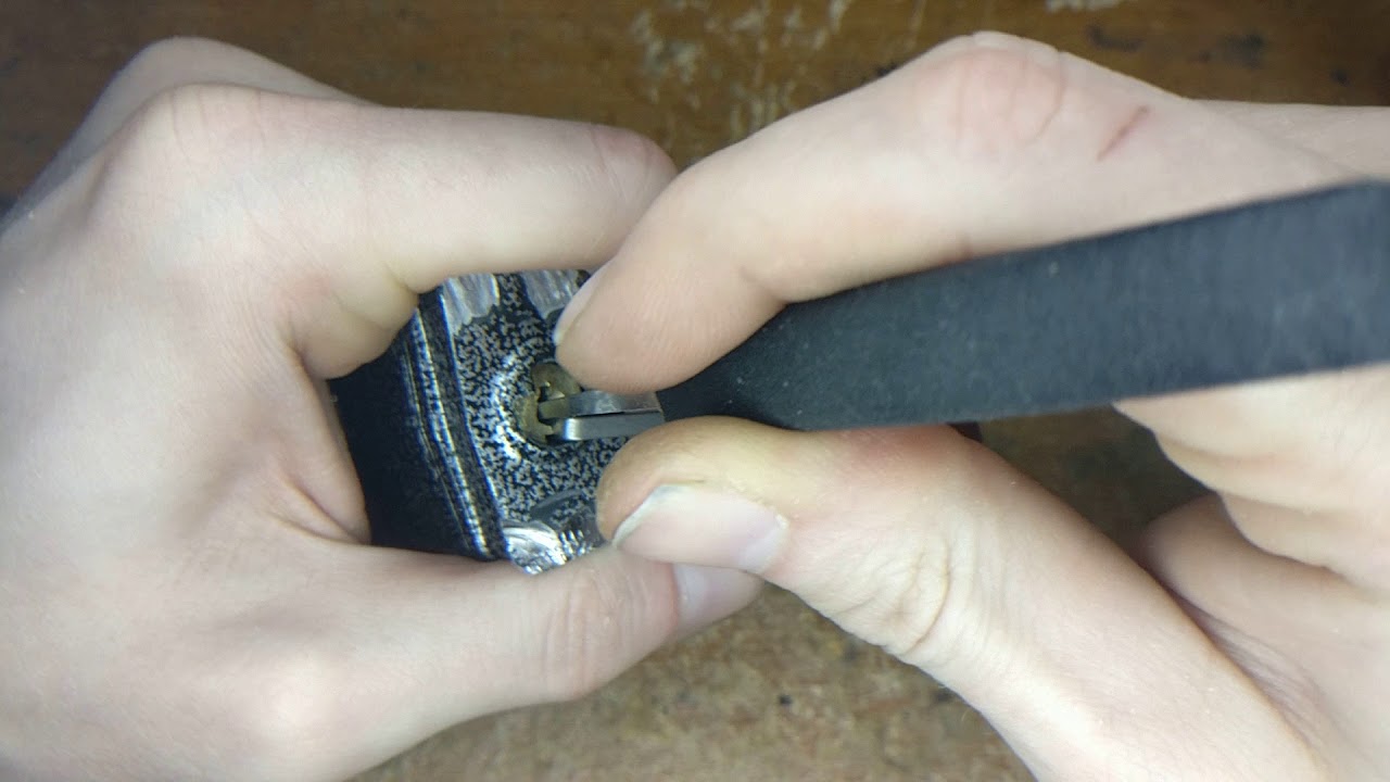 Single pin picking a newer masterlock no 5 YouTube