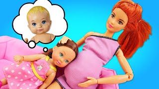 Evi aiuta la mamma Barbie. Video con i giocattoli Barbie in italiano. Storie per bambini