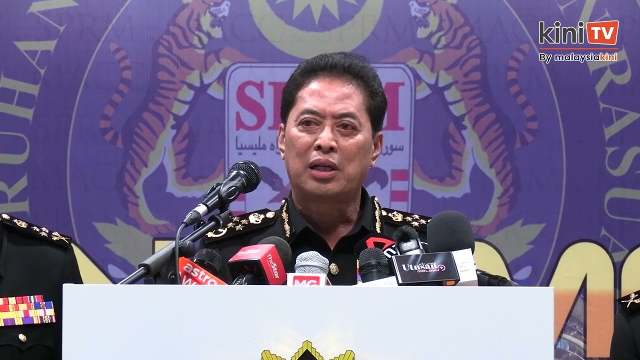 Azam declines to respond to questions on corporate mafia