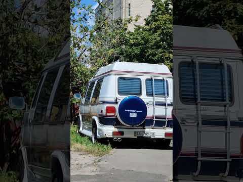 Дивись яку лялю знайшов! Ось в такый машини, ящік квасу Живиця та кралю і на край землі їхати можно!