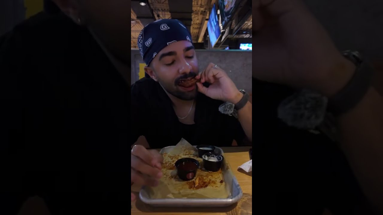 Went to buffalo wild wings at 12am solo! #pov #solo #alone #mukbang #asmr