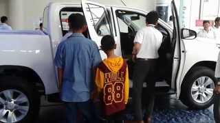 New Toyota Hilux Revo 2015 in Showroom Toyota Pattani วันที่ 1