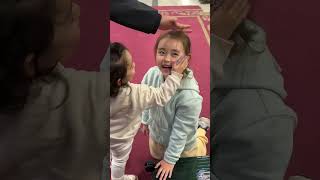 她会随手捡起地上的垃圾，她会觉得妹妹的小任性很可爱，她会任由妹妹把她当“大玩具”她是Doris，我见过最有爱的小女孩#叶海洋 @叶海洋（迪仕艾普）