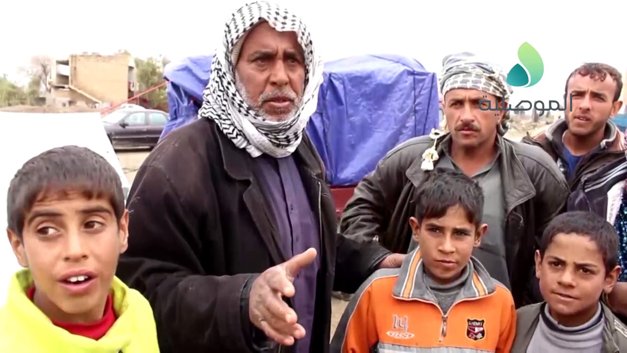الموصلية ترصد عدد من العوائل النازحة يبيتون في العراء  قرب مخيم حمام العليل