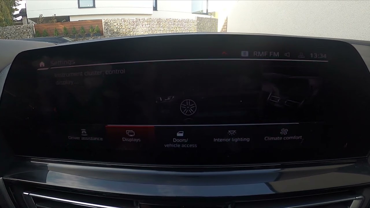 How to Manage Instrument Cluster Display in BMW Series 8 II ( 2018 - now )