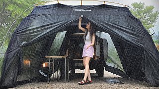 ตั้งแคมป์ท่ามกลางสายฝนที่ตกหนัก ผ่อนคลายในรถคนเดียว Black Shelter Vibes/ ฝนตก ASMR