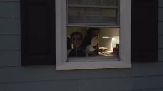 Espiando A Mami Por La Ventana