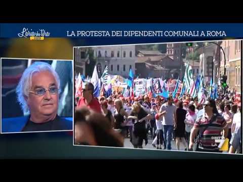 La protesta dei dipendenti comunali a Roma