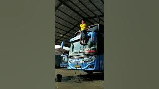 Perjuangan crew bus