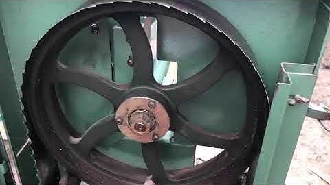 Máy cưa vanh xuất xứ nhật hiệu hitachi bánh đà 30 cm xẻ dày 25cm . Đt zalo 0398910549