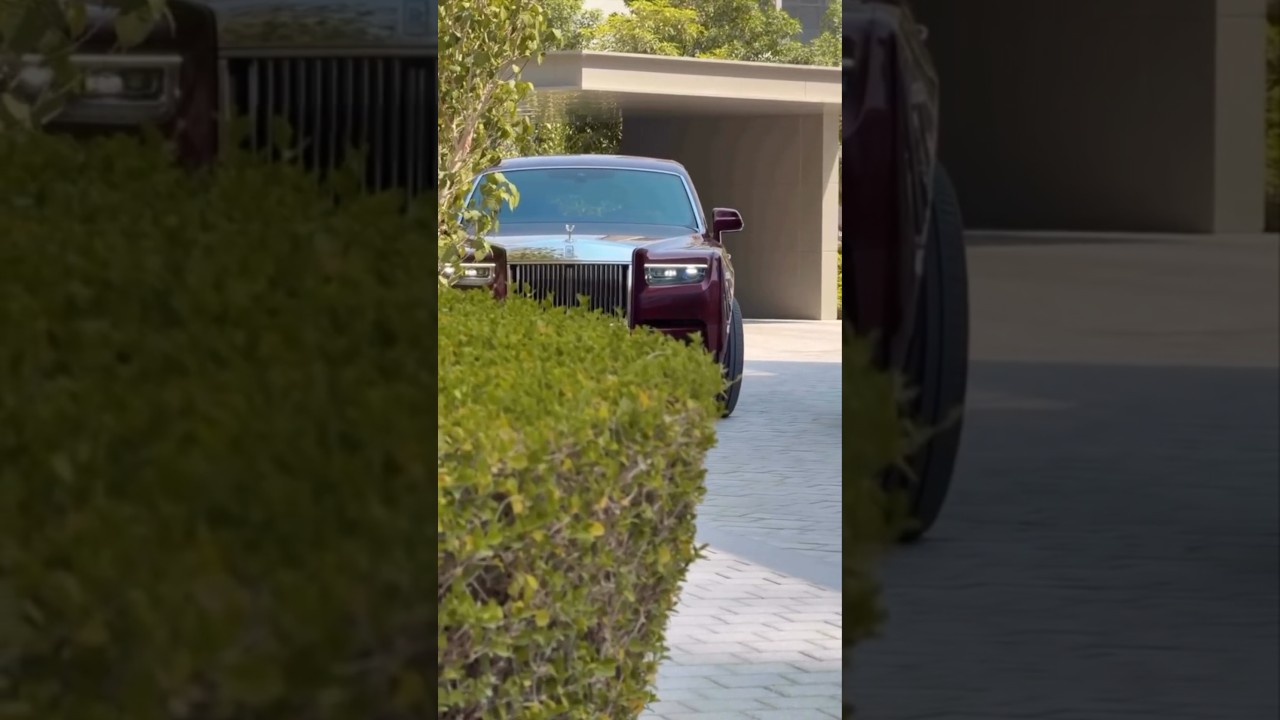 Effortless Grandeur in Motion – Rolls-Royce Phantom Series II