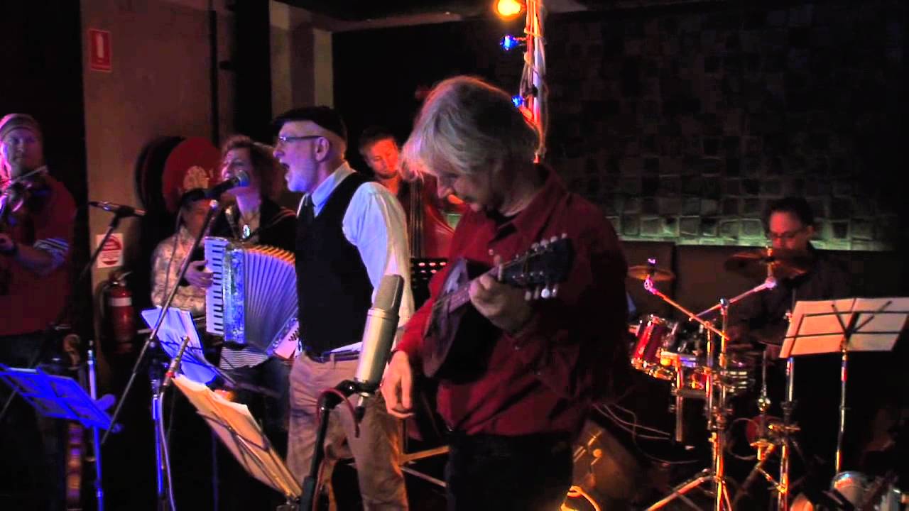 Warren Fahey's Australian Bush Orchestra performs The Flash Stockman.